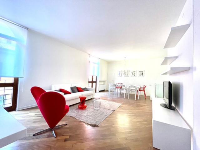 Domus Verona - Ampia Moderna Casa Su 2 Piani Nel Cuore Di ヴェローナ エクステリア 写真
