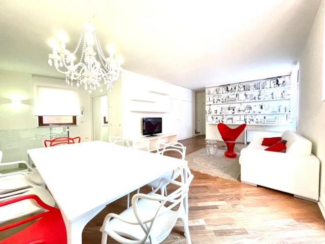 Domus Verona - Ampia Moderna Casa Su 2 Piani Nel Cuore Di ヴェローナ エクステリア 写真